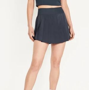 OLD NAVY Women's Black Pleated Shorts